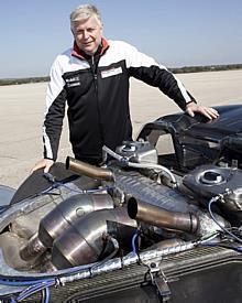 Wolfgang Hatz, Vorstand Forschung und Entwicklung der Porsche AG, am Rolling Chassis des 918 Spyder